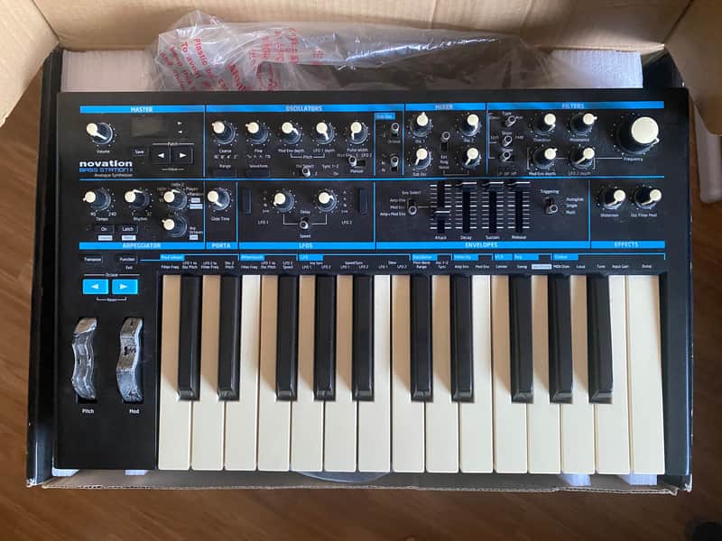 Novation Bass Station II 25-Key Monophonic Synthesizer 2013 - Present - Black image 1
