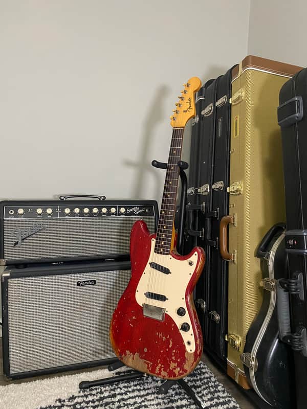 Fender Duo-Sonic Mahogany Body with Rosewood Fretboard 1961 - 1964 - Candy Apple Red