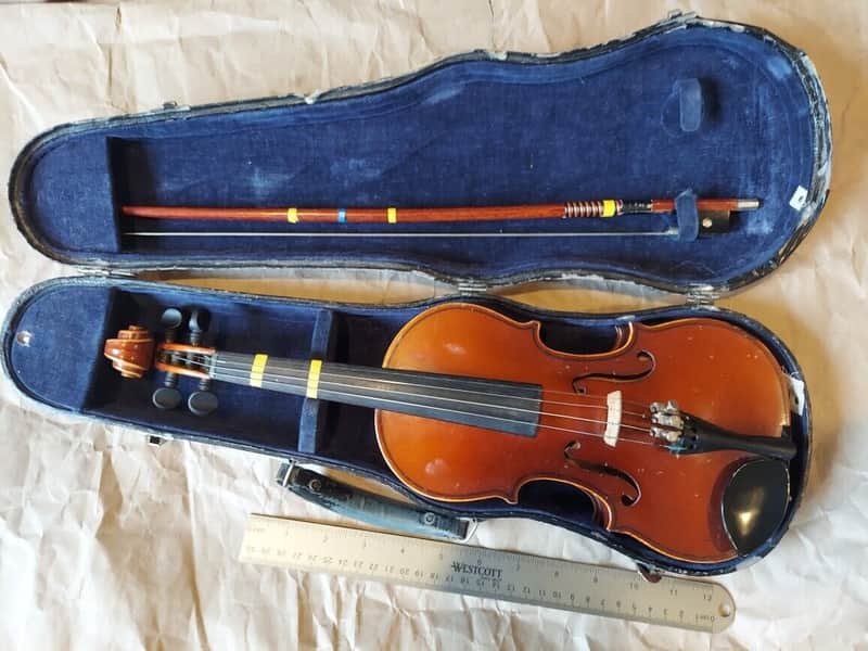 William Lewis Model 1001 sized 1/8 violin. Japan, Good Condition, w/ Case & Bow image 1