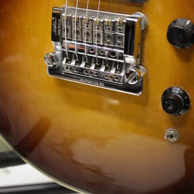 Fender Flame Elite with Kahler Tremolo 1985/1986; Autumn Burst; w/ case image 4
