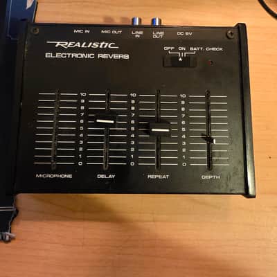 Realistic 32-1110 Desktop Electronic Reverb / Delay 1982 - 1989 - Black image 1