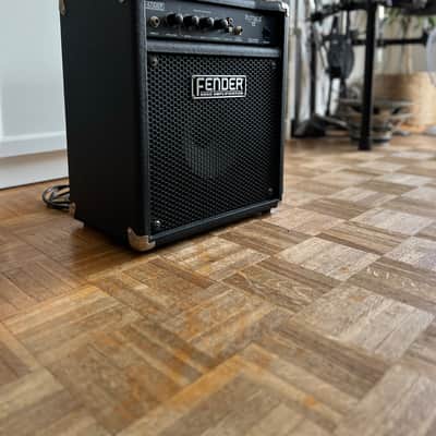 Fender Rumble 15 V2 2010 image 2