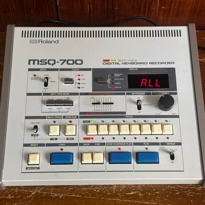 Roland MSQ-700 MIDI DCB multi-track digital keyboard recorder image 2