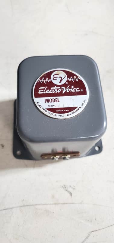 Electro-Voice X825 x-over image 1