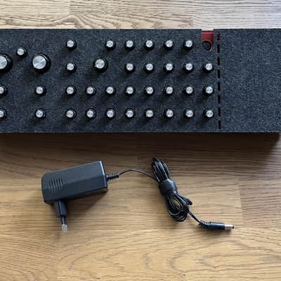 Behringer Neutron + Rack Ears + Dust Cover image 2