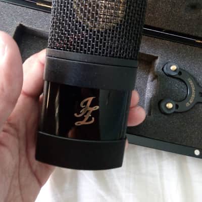 JZ Microphones V11 Cardioid Large-Diaphragm Condenser Mic
