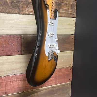 Fender Limited Edition 40th Anniversary 1954 Reissue Stratocaster with Maple Fretboard 1994 - 2-Color Sunburst image 5