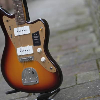 Fender Limited Edition Vintera II Road Worn 50s Jazzmaster- 3-Color Sunburst(4) image 3