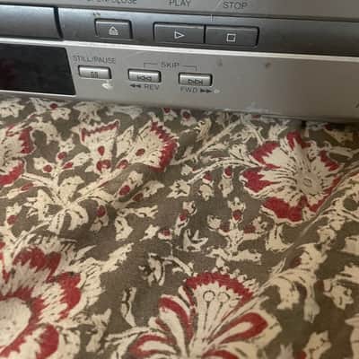 Sharp DV - S1 (CD/ DVD player) 2000 - Silver image 8
