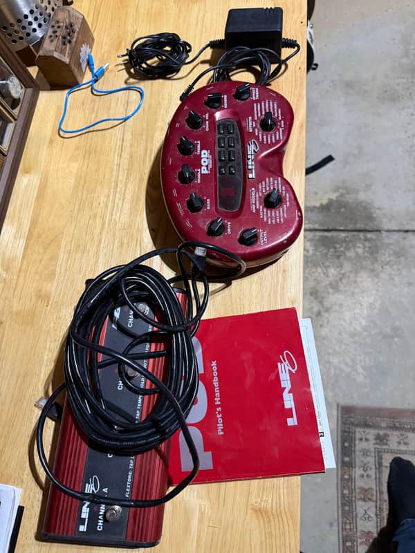 Line 6 POD Multi-Effect and Amp Modeler 1998 - 2000 - Red image 1