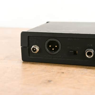 Shure ULXS24/58 Handheld Wireless System - 662-698 MHz (NO POWER SUPPLY) CG0128F image 9