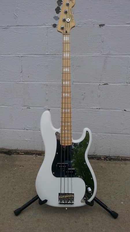 Squier Chris Aiken Signature P-Bass Olympic White image 1