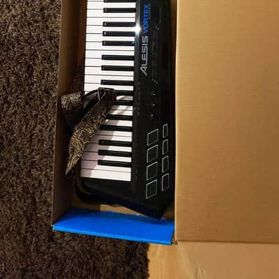 Alesis Vortex Wireless 2 Keyboard Controller 37 Key USB Keytar