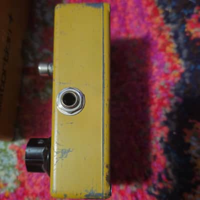MXR Distortion +  Script Logo Pre-1977 - Vintage Yellow image 3
