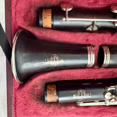Buffet Crampon E11 Intermediate Bb Clarinet 2010s - Black image 3