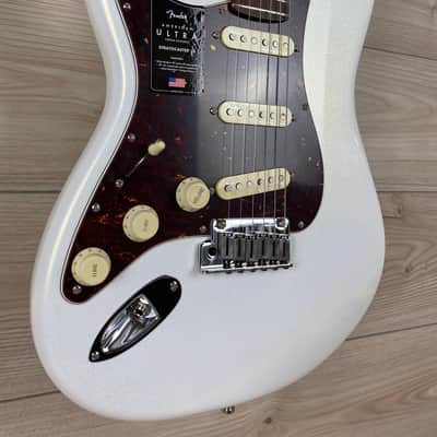 Fender American Ultra Stratocaster Left-Hand Guitar, Rosewood Fingerboard, Arctic Pearl image 6