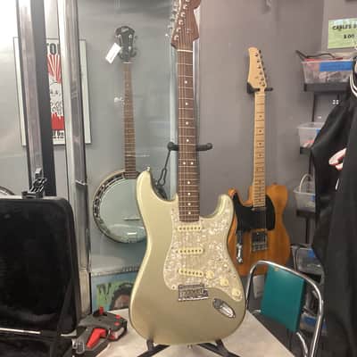 Fender American Professional Stratocaster Rose Champ 2018 - Gold image 3