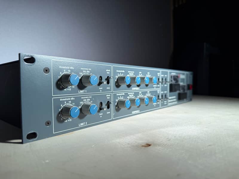 AMS Neve 33609/N Discrete Stereo Limiter / Compressor | Reverb Canada