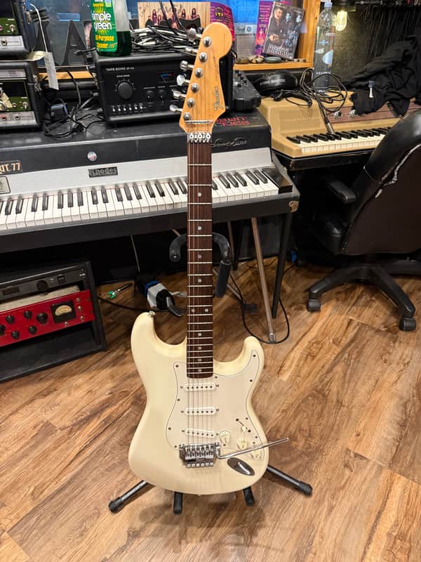 Fender Stratocaster 1985 - White image 1