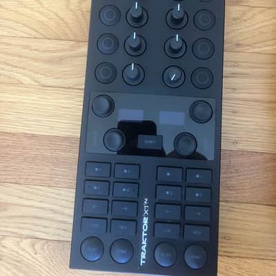 Traktor X1 and Z1 Controllers w/ Cases Bild 4