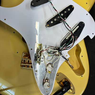 1994 Fender "Custom Edition" ST-57YM - FSR Gold Metallic - Yngwie Malmsteen Signature '57 Stratocaster - Made in Japan (FujiGen) - Pro Set Up w Perfect Frets/Action/Intonation! image 23
