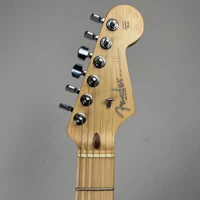 Fender American Series VG Stratocaster with Maple Fretboard 2007 - 2009 - 3-Color Sunburst image 5