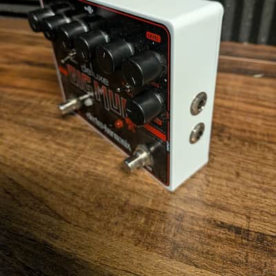 Electro-Harmonix Deluxe Big Muff Pi Distortion / Sustainer 2014 - Present - Black / Red image 3