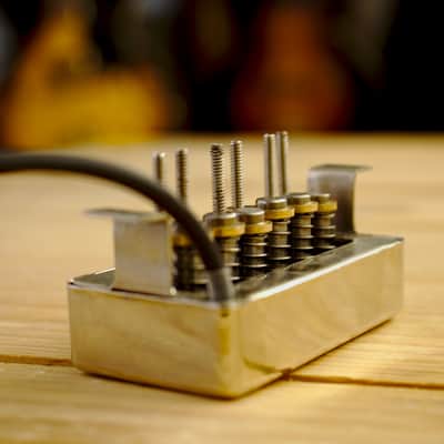 Mr.2000HB Dearmond style single coil  in standard  Humbucker size  for Hollow Body - Black Top image 2