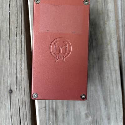 Walrus Audio Monument Harmonic Tap Tremolo V2 2018 - Present - Coral / Black electric guitar pedal image 4