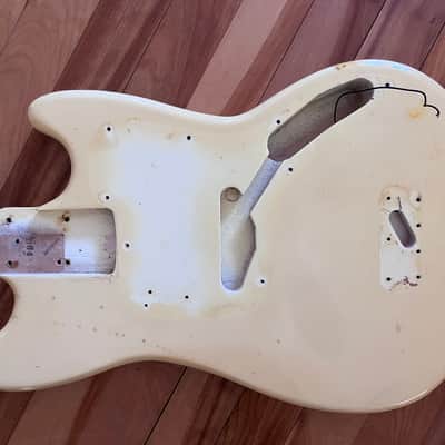 Fender Musicmaster bass 1976 white body original image 1