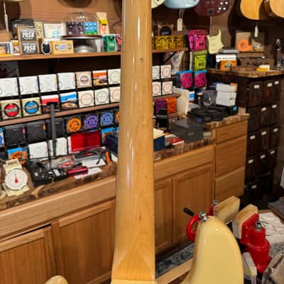 1982 Fender Fretless Precision Bass image 9