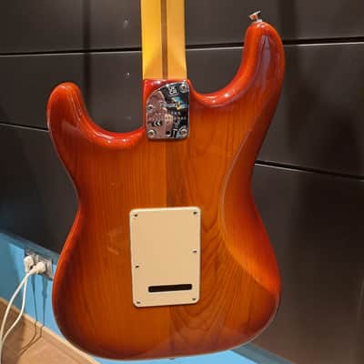 Fender AMERICAN PRO II STRATOCASTER HSS MN SIENNA SUNBURST image 6