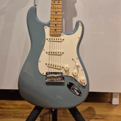 Fender American Professional Stratocaster with Maple Fretboard 2017 - 2019 - Sonic Grey image 1