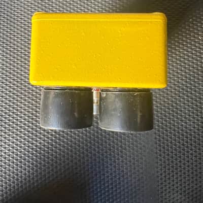 MXR M104 Distortion + 1995 - Present - Yellow image 5