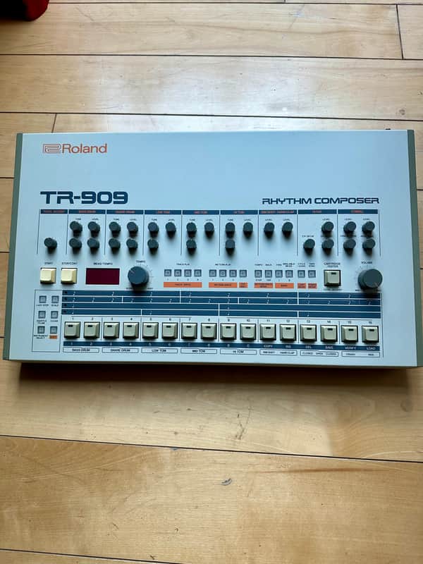 Roland TR-909 Rhythm Composer image 1