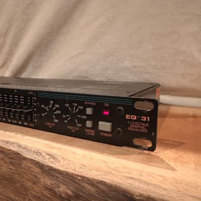 Peavey EQ-31 Vintage 1980's Rackmount 1/3 Octave Graphic Equalizer - Black image 2