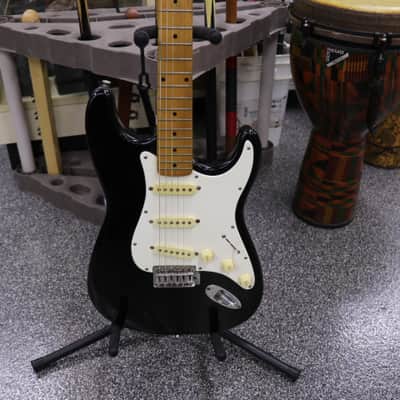 Squier Stratocaster with Maple Fretboard 1992 - 1996 - Black image 2