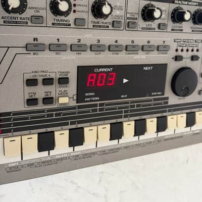 Roland MC-303 Groovebox 1990 - 1998 - Silver image 3