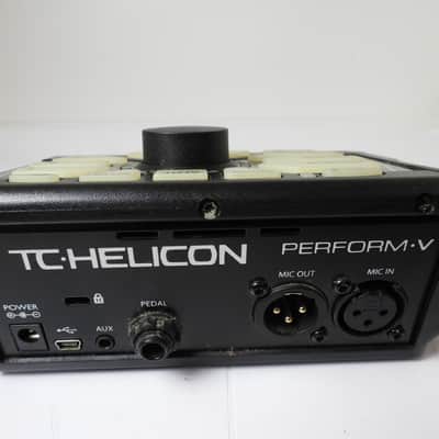 TC Helicon Perform V Vocal Effects Pedal Mic Stand Mountable Reverb Echo image 4