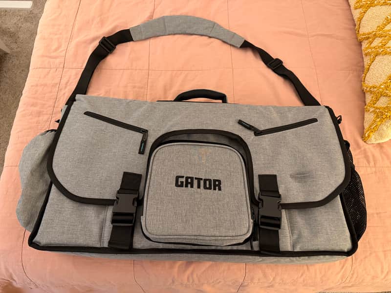 Gator G-CLUB Limited Edition Messenger Bag for 25-Inch DJ Controller Regular image 1