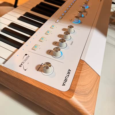 Arturia AstroLab 61-Key Stage Keyboard 2024 - Present - White image 2
