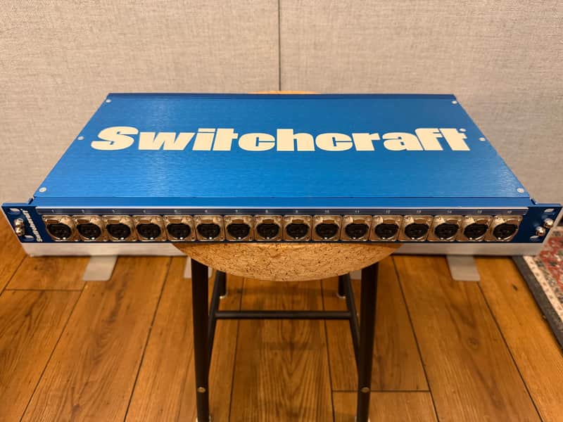 Switchcraft PT16FX2DB25 16 XLRF Patchbay - Blue