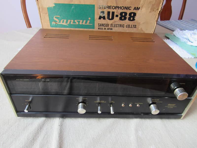 Sansui TU 888 tuner in very good condition with original box and