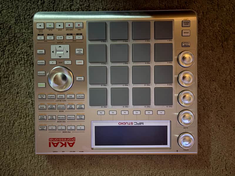Akai MPC Studio Music Production Controller V1 2016 - 2020 - Silver image 1