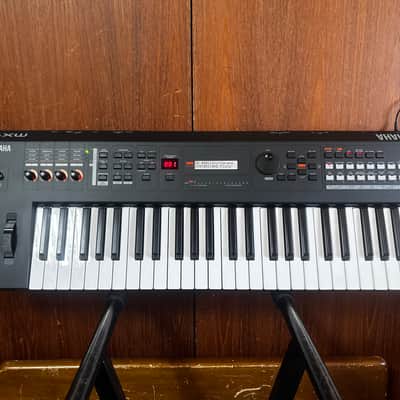 Yamaha MX49 Synth/Controller w/ power supply