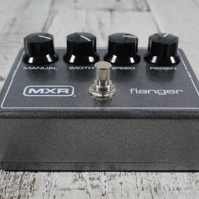 MXR M117R Flanger Pedal Electric Guitar Flanger Effects Pedal image 9