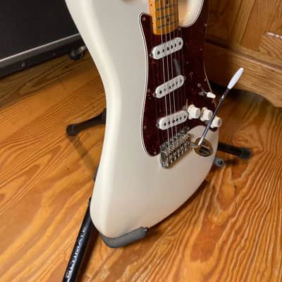 Fender Deluxe Roadhouse Stratocaster with Maple Fretboard 2008 - 2013 Arctic White image 7