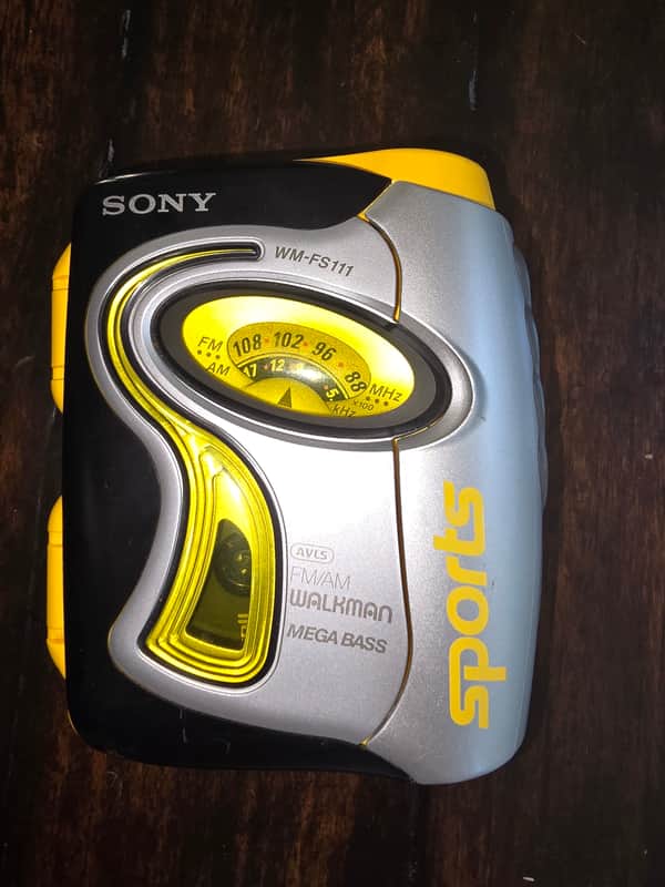 Sony WM-FS111 AM FM cassette walkman 2000s - Yellow gray image 1