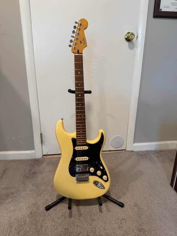 Fender Player Plus Stratocaster HSS HT 2024 - Buttercream