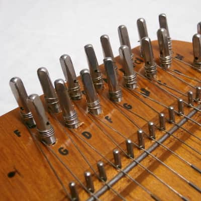 Vintage 1967-68 Oscar Schmidt Model OM-15 'Silvertone' 15-Chord Autoharp. image 6